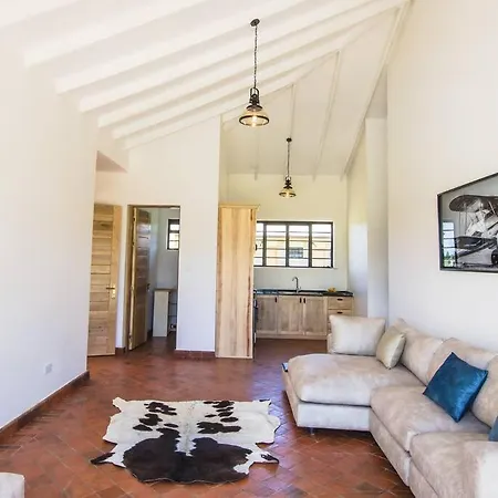 The Landing Nanyuki - One Bedroom Guest House Exterior photo